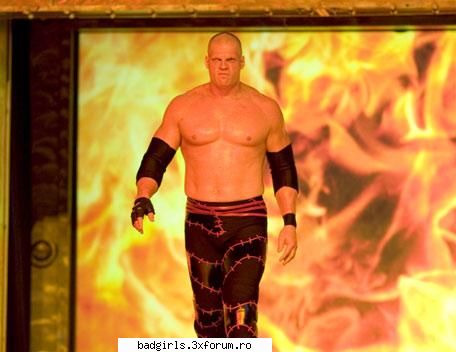 Poze si kteva cuvinte despre cei mai cunoscuti wrestleri - Name: Kane Height: 7 foot Weight: 326 - Wrestling
